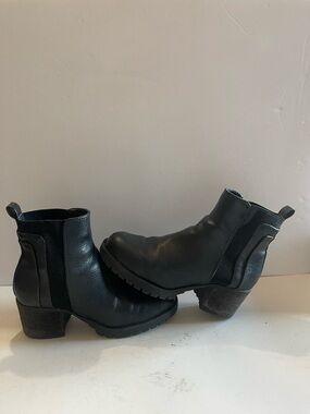 Mia Boots Womens 7M Colten Ankle Booties Heels Black Faux Leather Pull On